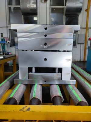 Japonya  Tıbbi Ekipman İçin Özel Kalıp Üsleri CNC İşleme