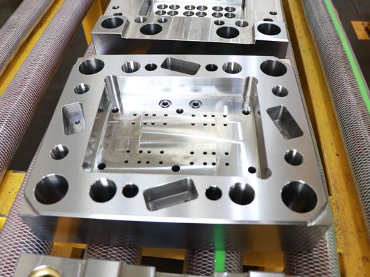 Çerçeve Toleransı 0.01mm Plastik Kalıp Tabanı CK53 DIN Standartları