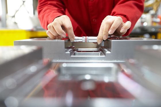ASSAB 8407 Plastik Kalıp Parçaları Standart Olmayan MAKINO CNC İşleme
